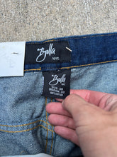 Load image into Gallery viewer, Y2K Balla NYC Baggy Jeans (36x31.5)