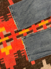 Load image into Gallery viewer, Vintage 2000s Wrangler Jeans 32x30)