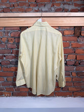Load image into Gallery viewer, Vintage 80s Van Heusen Yellow Striped Collared Shirt(M)