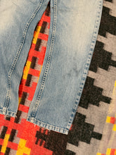 Load image into Gallery viewer, Vintage 2000s Lightwash Wrangler Jeans (30x30)