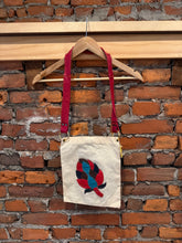 Load image into Gallery viewer, Vintage 70s Flower Bag