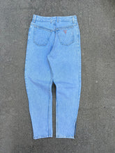 Load image into Gallery viewer, Vintage Women’s Guess Lightwash Jeans (29x28)