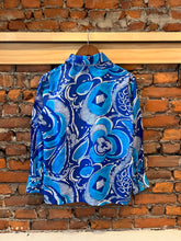 Load image into Gallery viewer, True Vintage 70s Blue Floral Button Up Shirt (WM)