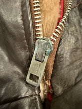 Load image into Gallery viewer, True Vintage 70s Genuine Leather Sherpa Lined Leather Jacket (40 M)