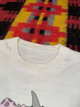 Load image into Gallery viewer, Vintage The Far Side Shark Nerds Shirt (L)