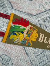 Load image into Gallery viewer, Vintage 50s/60s Black Hills Native American Feather Pennant (17inch)