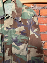 Load image into Gallery viewer, Vintage Camo Jacket (L)