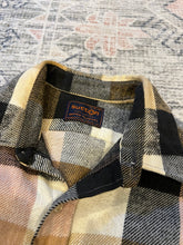 Load image into Gallery viewer, Vintage Sutton Flannel Shirt (M)
