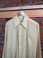 Load image into Gallery viewer, Vintage 80s Van Heusen Yellow Striped Collared Shirt(M)