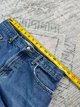 Load image into Gallery viewer, Original Gap Distressed Jeans (29x33)