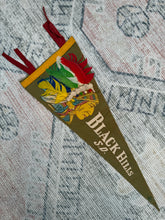 Load image into Gallery viewer, Vintage 50s/60s Black Hills Native American Feather Pennant (17inch)