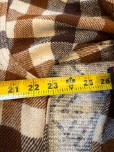 Load image into Gallery viewer, Vintage Woolrich Brown Flannel Shirt (L)
