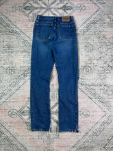 Load image into Gallery viewer, Original Gap Distressed Jeans (29x33)
