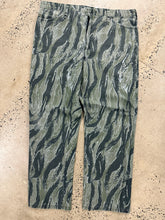 Load image into Gallery viewer, Vintage Bass Pro Shops Camo Pants (40x29)
