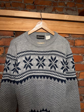 Load image into Gallery viewer, Vintage 70s Townsley Snowflake Knit Sweater (S)
