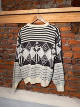 Load image into Gallery viewer, Vintage 80s Steep Slopes Ski Sweater(L)
