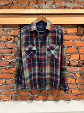 Load image into Gallery viewer, Vintage Country Touch Flannel Shirt (M)
