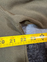 Load image into Gallery viewer, Vintage 200q Tweety Angel Crewneck (L)
