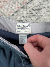 Load image into Gallery viewer, Y2K Old Navy Cargo Shorts (Womens 29)
