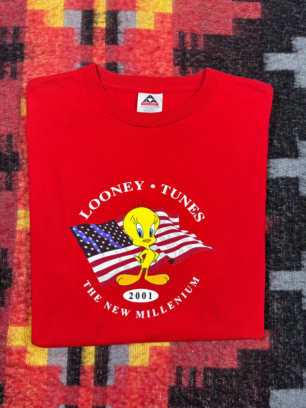 Vintage 2001 Tweety Bird American Flag Shirt (L)