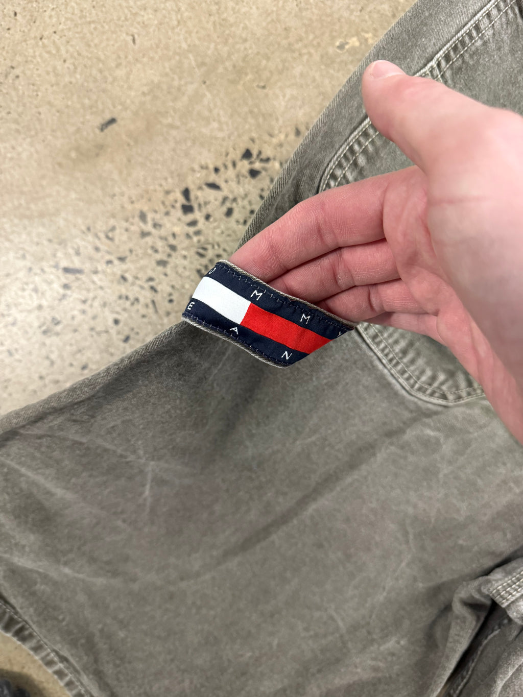 Vintage 90s Tommy Hilfiger Cargo Shorts (35)