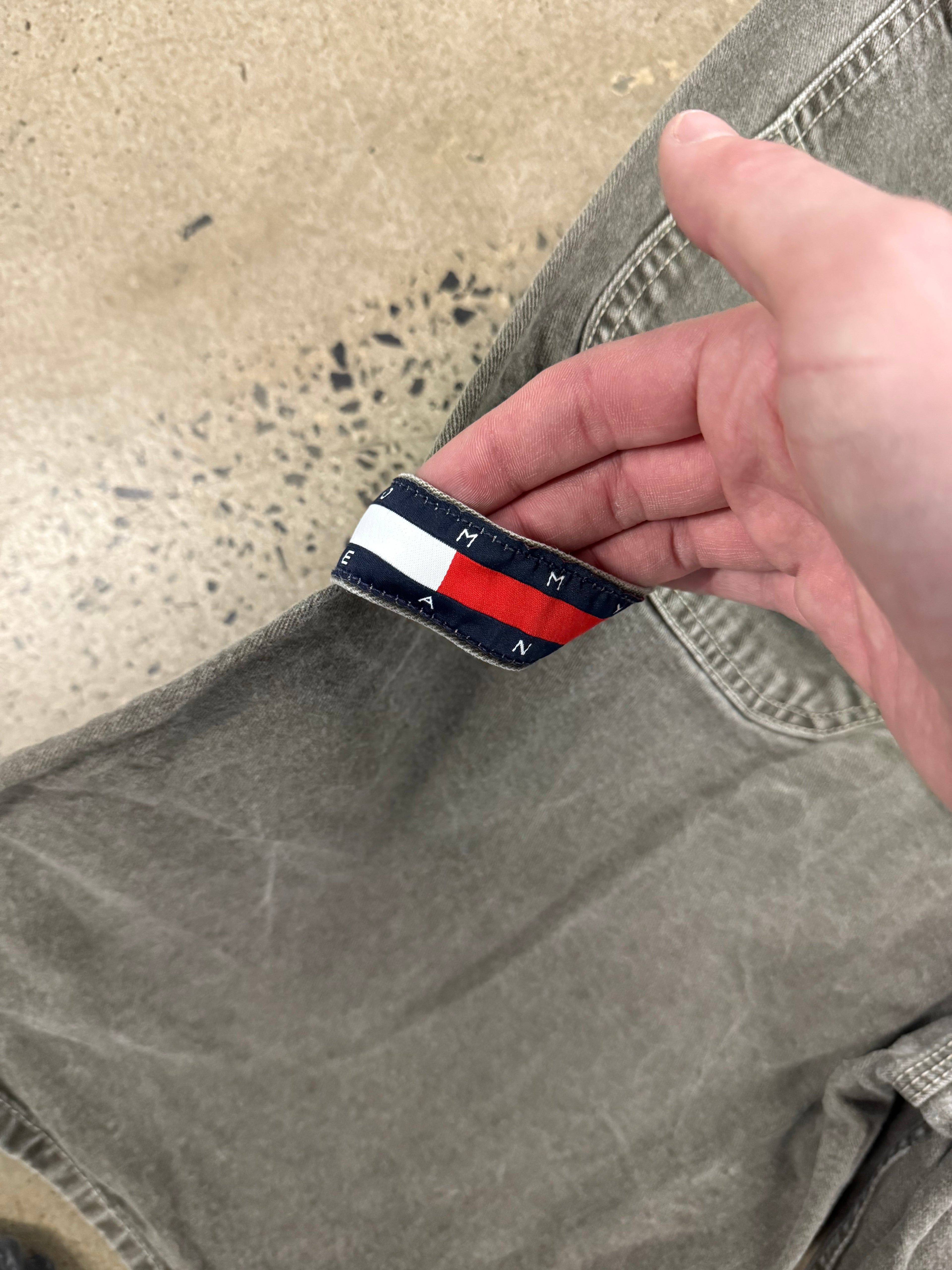 Vintage 90s Tommy Hilfiger Cargo Shorts (35)