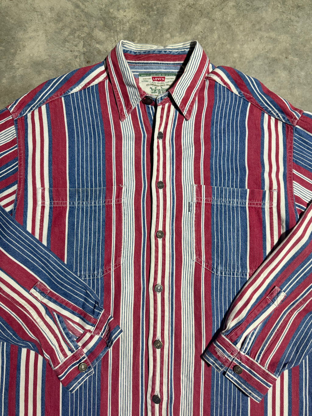 Vintage Levi’s Striped Button Up Shirt (M)
