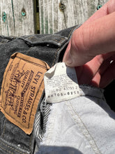 Load image into Gallery viewer, Vintage 80s Levi’s Student Jeans (28x36)
