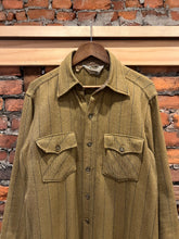 Load image into Gallery viewer, Vintage 80s Woolrich Heavyweight Flannel Shirt (L)
