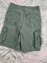 Load image into Gallery viewer, Vintage Gap Cargo Supply Shorts (32)
