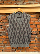 Load image into Gallery viewer, Vintage Robert Bruce V-Neck Sweater Vest (L)
