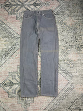 Load image into Gallery viewer, Vintage 90s Grey Levi’s 505 Jeans  (30x33)
