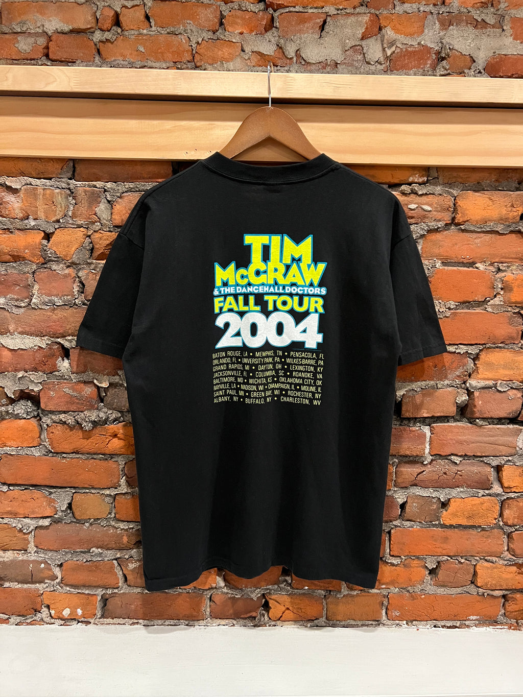 Vintage 2004 Tim McGraw Smiley Face Tee (L)