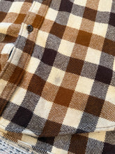 Load image into Gallery viewer, Vintage Woolrich Brown Flannel Shirt (L)
