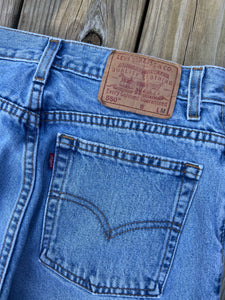 Vintage Levi’s Women’s Lightwash Jeans (30x31)
