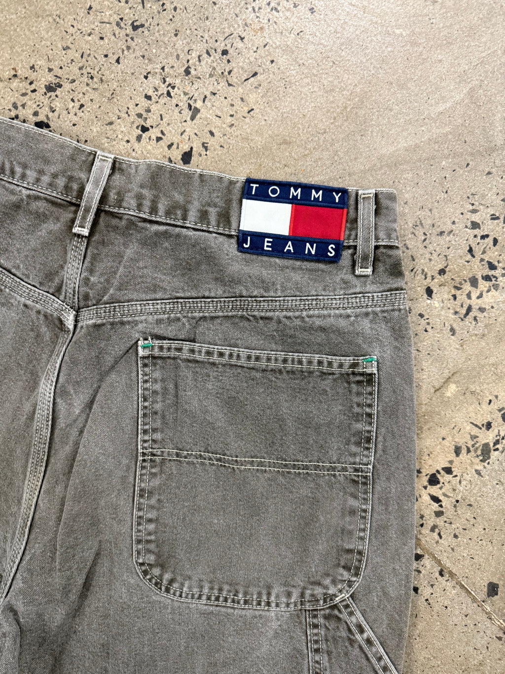 Vintage 90s Tommy Hilfiger Cargo Shorts (35)