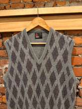 Load image into Gallery viewer, Vintage Robert Bruce V-Neck Sweater Vest (L)

