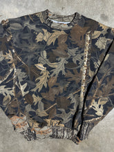 Load image into Gallery viewer, Vintage Ace Outdoor Unworn Camo Crewneck (M)

