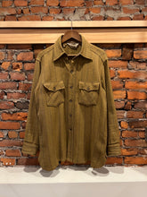 Load image into Gallery viewer, Vintage 80s Woolrich Heavyweight Flannel Shirt (L)
