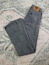 Load image into Gallery viewer, Vintage 90s Grey Gap Jeans (28x34)
