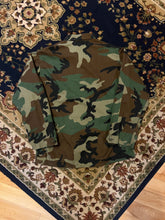 Load image into Gallery viewer, Vintage Camo Army Jacket (M Short)
