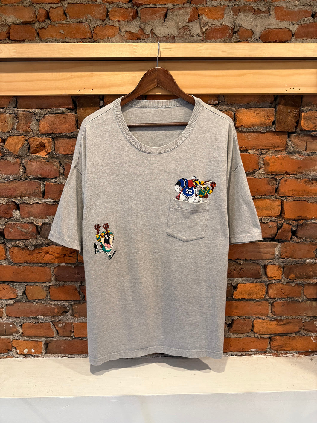 Vintage 90s Looney Tunes Football Embroidered Pocket Tee (2XL)