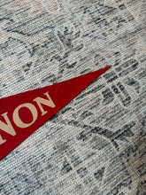 Load image into Gallery viewer, Vintage 50s/60s Washington’s Mansion Mt Vernon Pennant (29inch)
