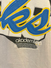 Load image into Gallery viewer, Vintage Y2K Akademiks T-Shirt (3XL)
