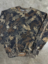 Load image into Gallery viewer, Vintage Ace Outdoors Camo Crewneck (XL)
