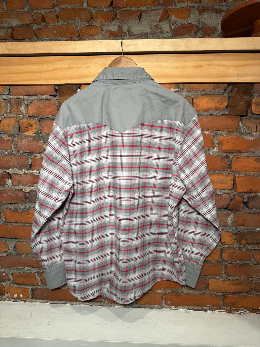 Vintage Wrangler Gray and Red Pearl Snap Shirt (XL)