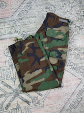 Load image into Gallery viewer, Adjustable Camo Military Pants (34x29)
