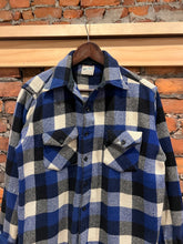 Load image into Gallery viewer, True Vintage Frost Proof Flannel (S)
