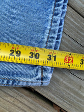 Load image into Gallery viewer, Vintage Levi’s Women’s Lightwash Jeans (30x31)
