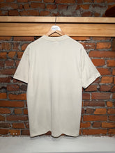 Load image into Gallery viewer, Vintage Flower Circle Tee (L)
